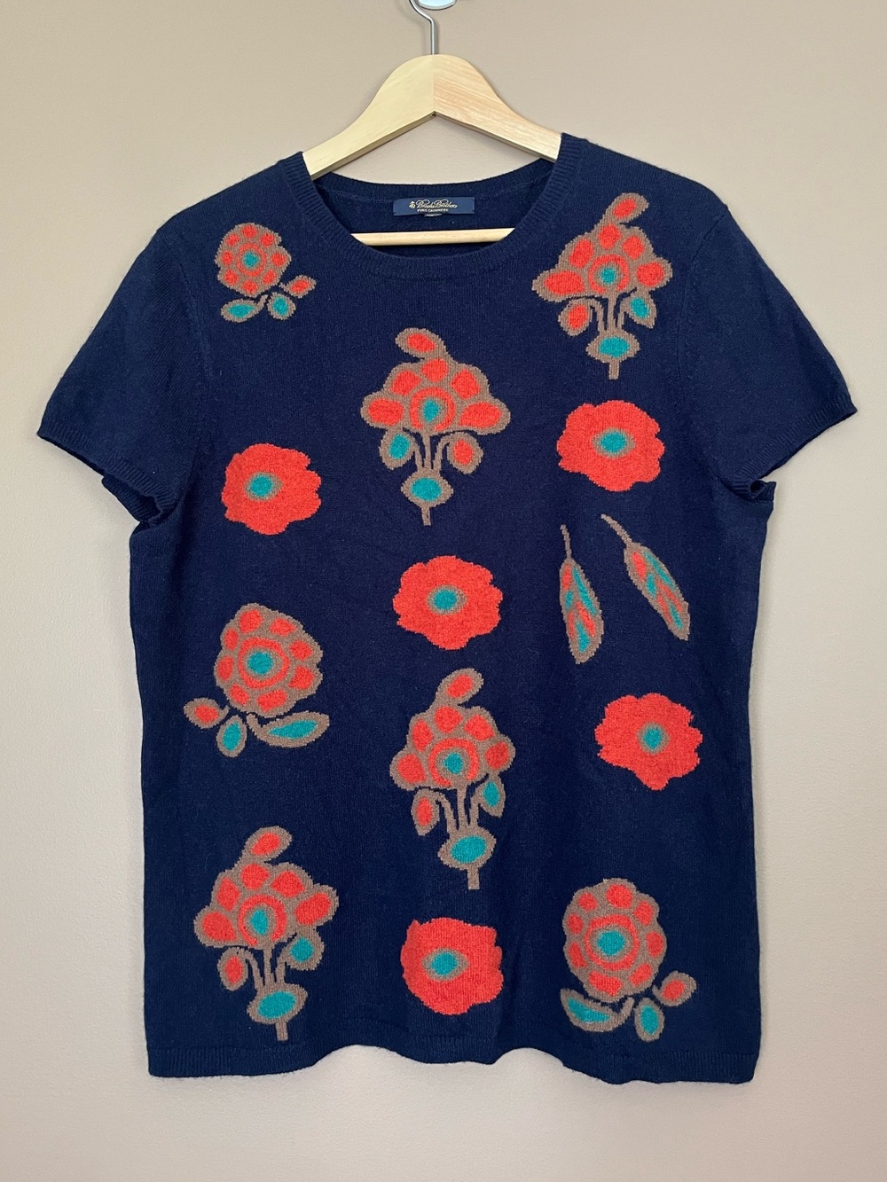 {Brooks Brothers} Pure Cashmere Short Sleeve Sweater with Floral Motif - XL